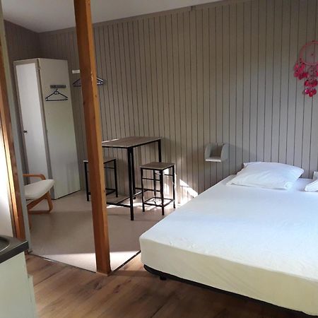Camping Les Lavandes Darbres Esterno foto